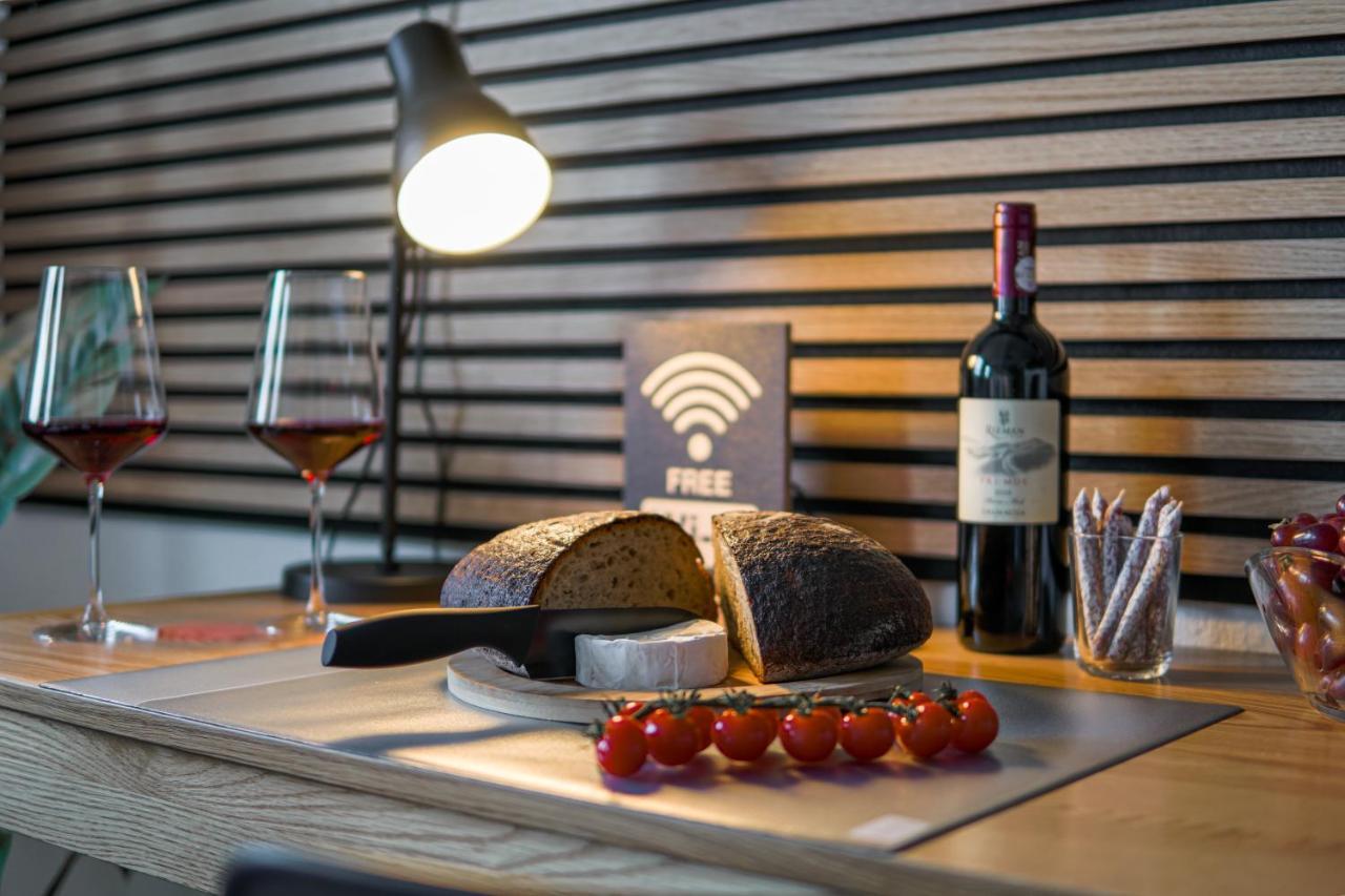 Homefy Studio Sky - Free Parking - Elevator - Desk - Netflix Essen Bagian luar foto